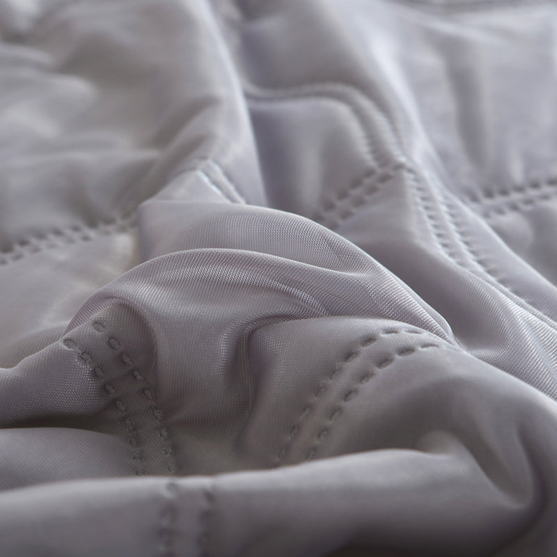 1pc Innovative Soundwave Design Ultra Soft Thin Quilt, Cozy & Breathable All-Season Reversible Comforter For Hot Sleepers, Ideal Lightweight Bedding For Bed, Sofa, Office, Travel & Camping, Machine Wa